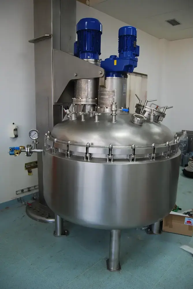 Emulgační systém s míchadlem